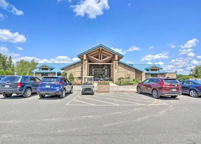 Lakefront!!! 4Br/3Ba , Sauna, Private Dock, Boat..
