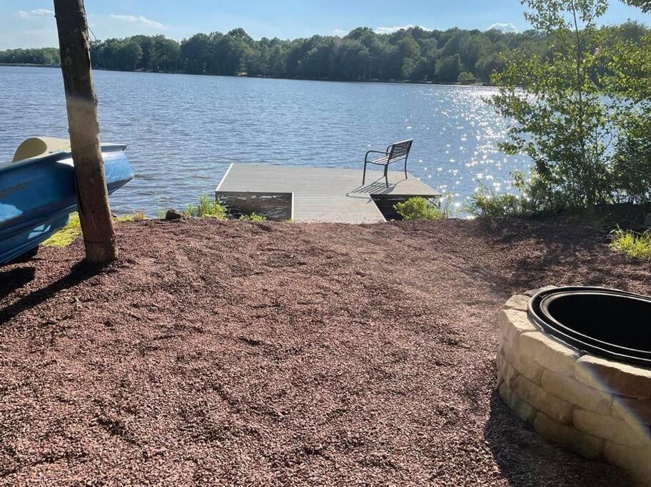 Holiday home Lakefront!!! 4br/3ba , Sauna, Private Dock, Boat.. *