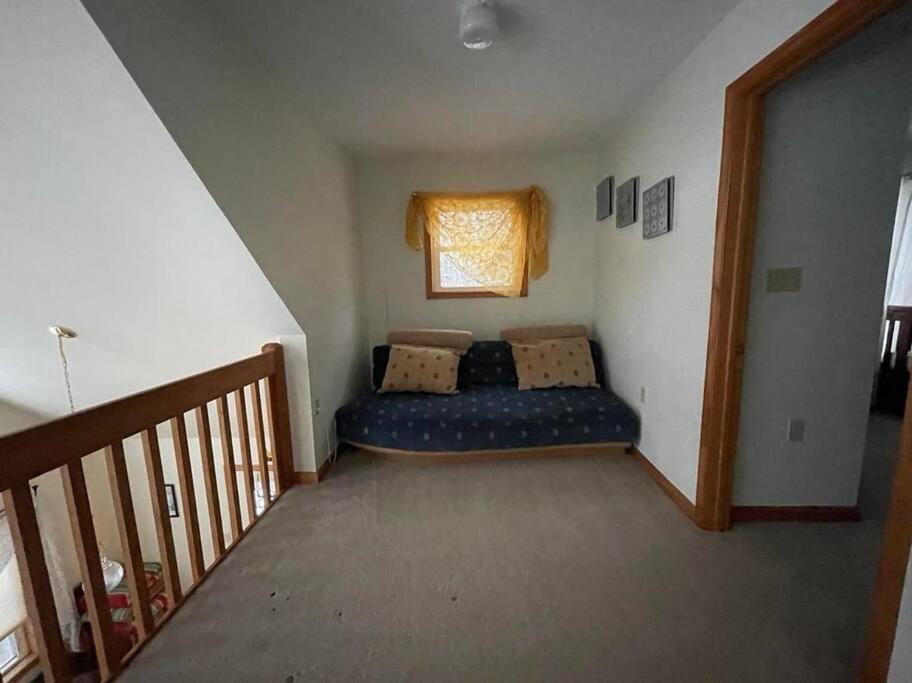 Holiday home Lakefront!!! 4br/3ba , Sauna, Private Dock, Boat.. Arrowhead Lake