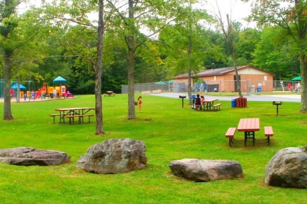 Holiday home Lakefront!!! 4br/3ba , Sauna, Private Dock, Boat.. *