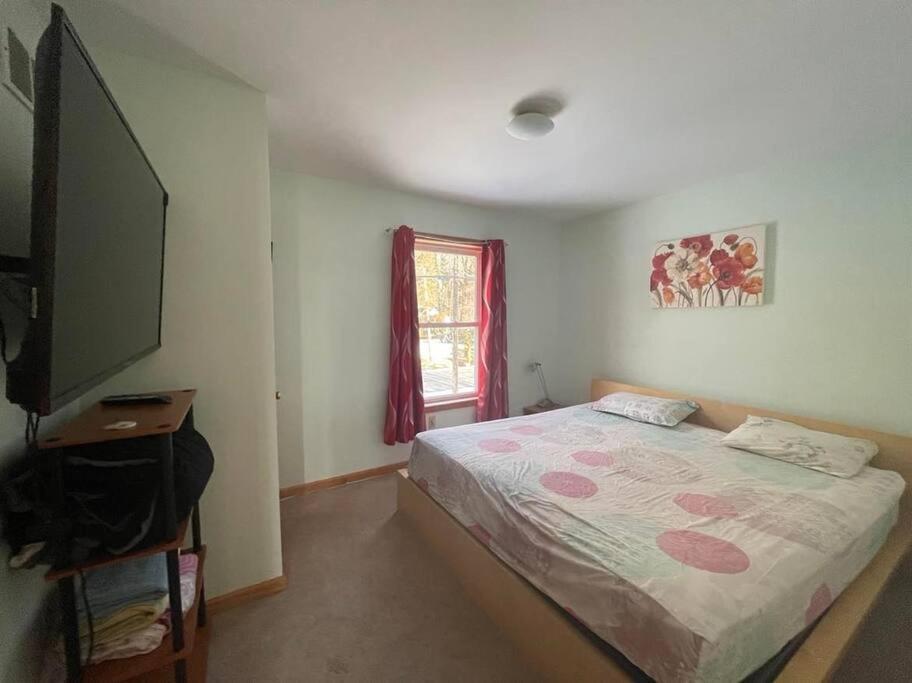 Lakefront!!! 4br/3ba , Sauna, Private Dock, Boat..