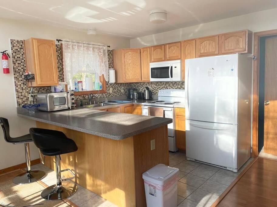 Holiday home Lakefront!!! 4br/3ba , Sauna, Private Dock, Boat.. *